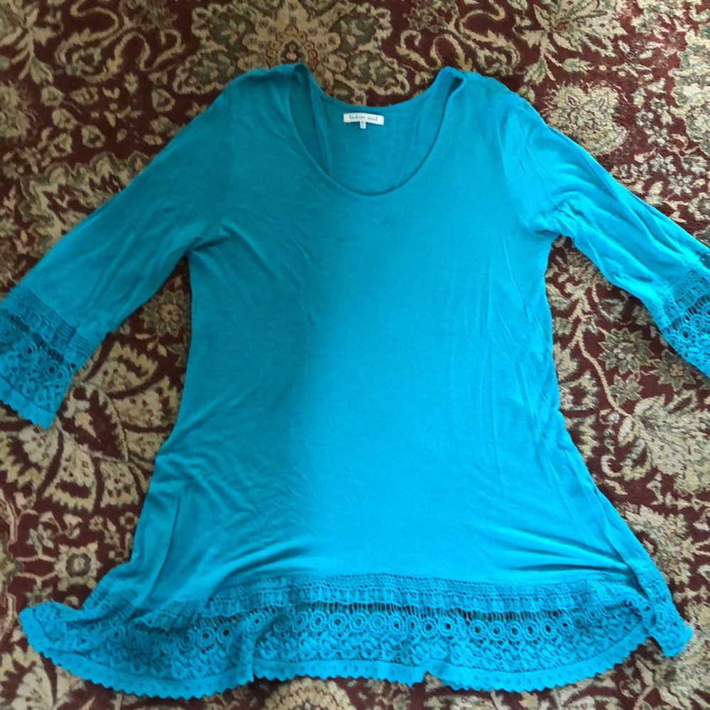 Light blue tunic with lace